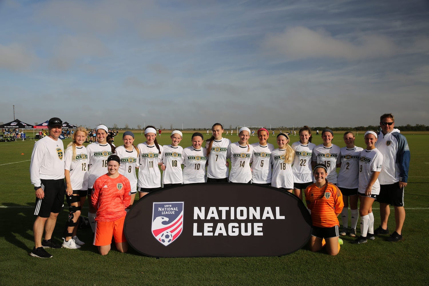 Schneider-01G_Team_White